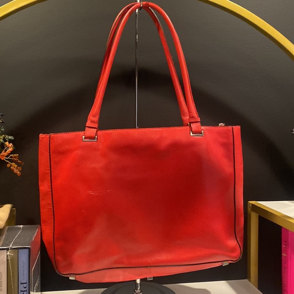 ❤️Bottega Veneta Leather Zip Bag ❤️ - Picture 3 of 11